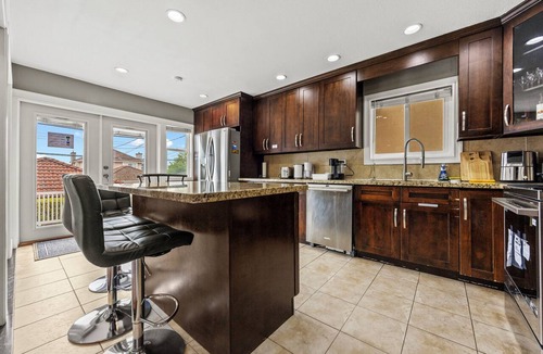 Marpole House | Lovely 4-bedroom house in Vancouver- Walk 9 Mins SkyTrain & Near YVR