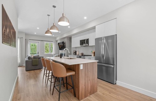 East Kootenay Villa | Lumi | Slope-Side | Pvt Hot Tub | Resort Access