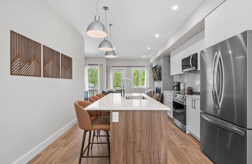 East Kootenay Villa | Lumi | Slope-Side | Pvt Hot Tub | Resort Access