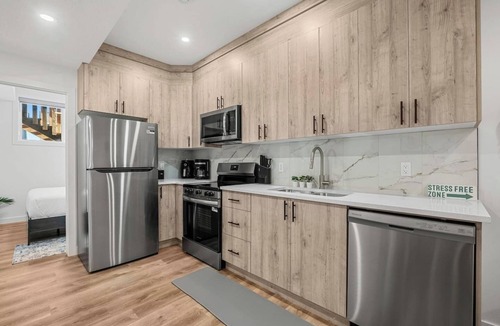 Calgary Condo | Luna | Bright | Close to Airport & Trails | Pets
