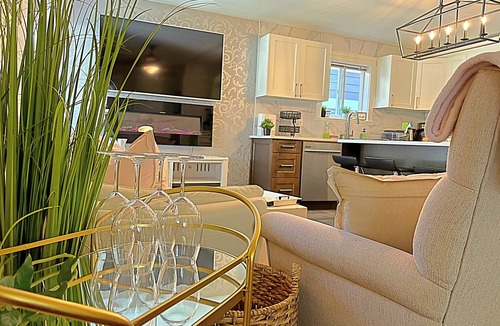 Langford House | Lux 3 Bedroom Suite - Bear Mountain - Rainforest Retreat, Victoria, BC,