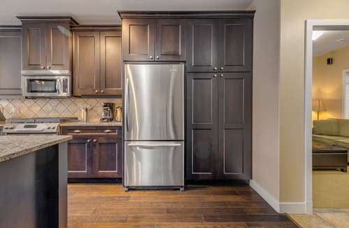 Westbank Condo | LUXERY WATERFRONT RESORT- 3 BDRM POOL,HOTTUB, BEACHES, BOAT LIFT AVAIL.