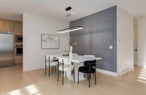 Chestermere House | Luxuria Vibe & Vogue 5 Bdrm near Lake!