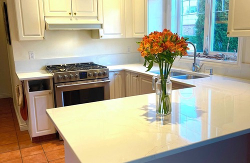 Esquimalt House | Luxurious 4-bedroom waterfront house in Victoria with beautiful gardens