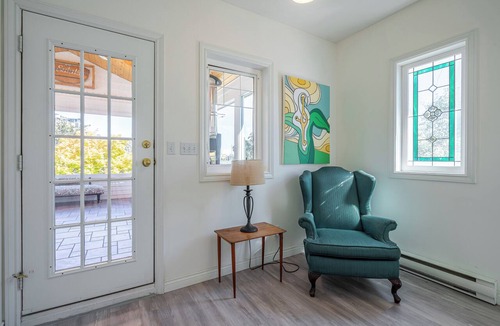 Esquimalt House | Luxurious 4-bedroom waterfront house in Victoria with beautiful gardens