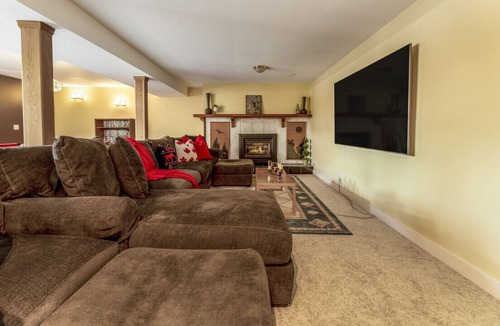 Windermere House | LUXURIOUS 5,500 sqft Home: 5 Br/5 Ba | PRIVATE Pool & Hot Tub | STEPS to Beach