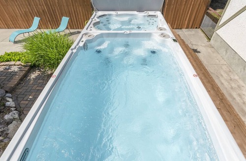 Windermere House | LUXURIOUS 5,500 sqft Home: 5 Br/5 Ba | PRIVATE Pool & Hot Tub | STEPS to Beach