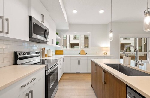 Seton House | Luxurious House/w Lake View » Central AC » Garage