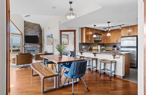 Canmore Condo | Luxurious Penthouse | Panoramic Views | Pool, Sauna & Hot Tub!