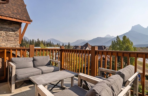 Canmore Condo | Luxurious Penthouse | Panoramic Views | Pool, Sauna & Hot Tub!