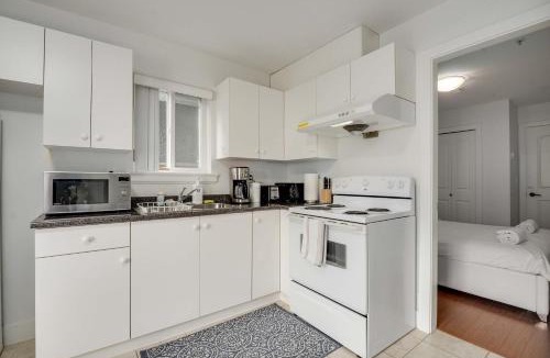 Renfrew-Collingwood House | Luxury 1-Bedroom Suite in Vancouver
