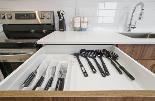 Downtown Edmonton Apartment | Luxury 1Bed1Bath + Stunning view Downtown Edmonton 5min to Rogers + free parking