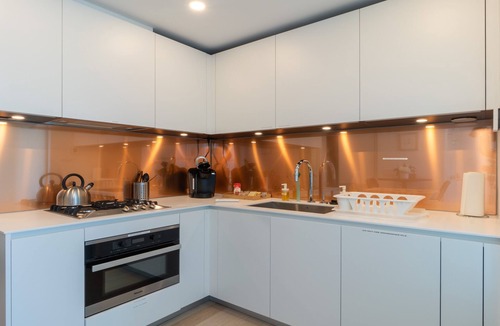 Central Condo | Luxury 1BR w/Great View in Downtown Vancouver