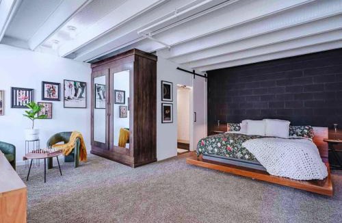Downtown Edmonton Apartment | Luxury 2BR 2BA Loft Ice District W Heated Parking