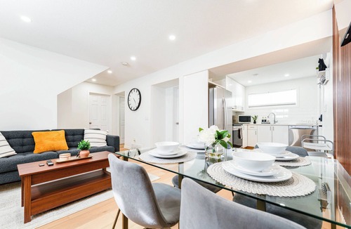 Southeast Calgary House | Luxury 2BR Guest Suite: Fast WiFi | BBQ | Rainfall Showers I Near Downtown