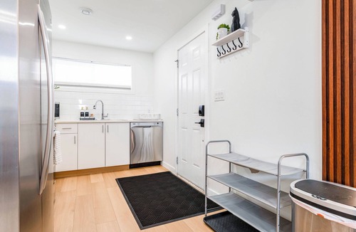 Southeast Calgary House | Luxury 2BR Guest Suite: Fast WiFi | BBQ | Rainfall Showers I Near Downtown