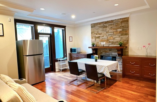 Kerrisdale House | Luxury 2BR Retreat in Kerrisdale | Near DT & YVR