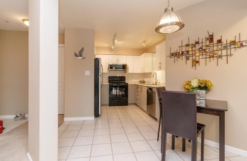 Victoria Condo | Luxury 2BR w/Balcony Overlooking the Empress