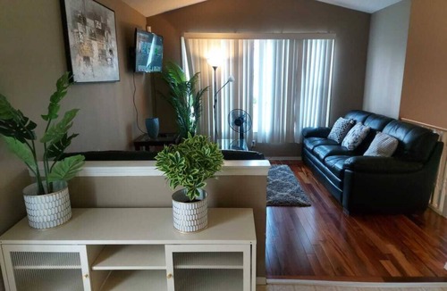 Evanston Apartment | Luxury 3 Bedroom Suite near Calgary Airport Wifi Free Parking