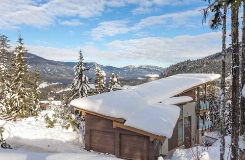 Whistler Creekside House | Luxury 4 bedroom ski in/ski out in Whistler