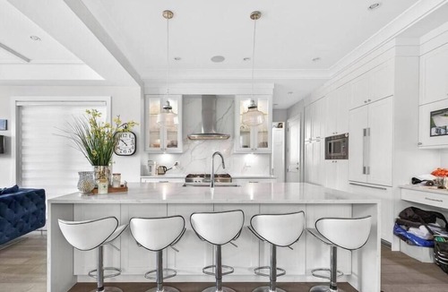 Crescent Beach House | Luxury 4BR | Steps to Beach, Hot Tub & Theatre