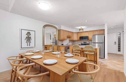 Blueberry Hill Apartment | Luxury 6-Bedroom - Whistler Village - Blueberry