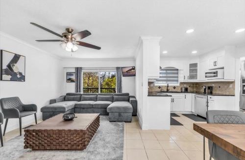 Delta House | Luxury Delta House 5 Bedroom 7 Beds