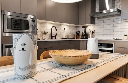 Downtown Kelowna Condo | Luxury Downtown Kelowna 2BR | Rooftop & Parking