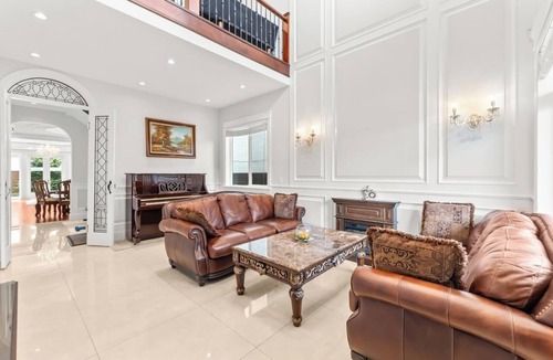 Steveston House | Luxury King suite in Richmond - Close to YVR