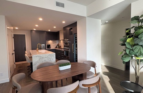 South Pandosy Condo | Luxury Lakefront Retreat | Beach, Pool, Hot Tub & Stunning Sunsets