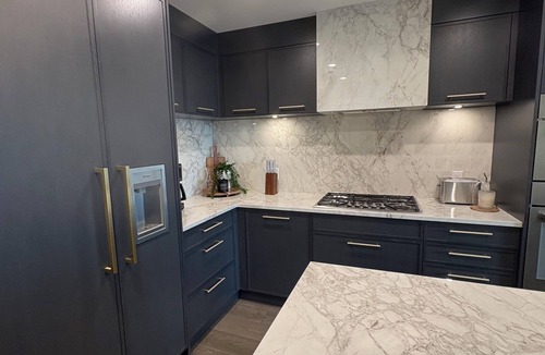 South Pandosy Condo | Luxury Lakefront Retreat | Beach, Pool, Hot Tub & Stunning Sunsets