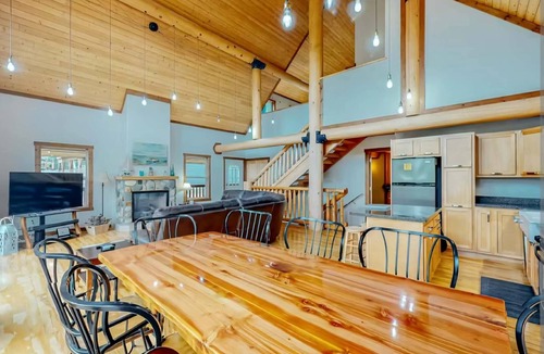 Christina Lake Ski Chalet | Luxury living made for gathering