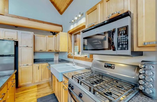 Christina Lake Ski Chalet | Luxury living made for gathering