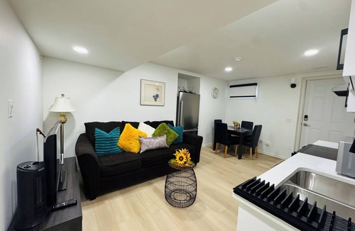 Citadel House | Luxury Loft 2-bedroom near major City attractions with AC and fitness room