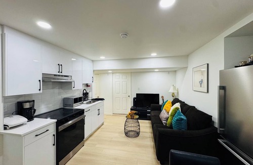 Citadel House | Luxury Loft 2-bedroom near major City attractions with AC and fitness room