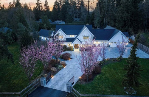 Langley House | Luxury Mansion, Sleeps 22 Pool/Hot tub/Playground/Theatre/Game Room