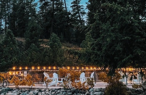 Central Okanagan Cottage | Luxury Modern Lake Cottage, Huge Deck Sleeps 8, Pet Friendly, Close to Amenities