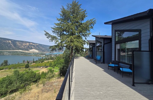 Central Okanagan Apartment | Luxury modern loft. Located on a plateau with stunning views over lakes