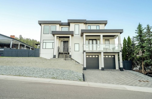 North Glenmore House | Luxury Okanagan House in heart of Kelowna!