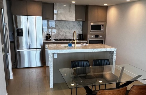 South Pandosy Apartment | Luxury on the Lake with Amazing 11/F Unobstructed View!