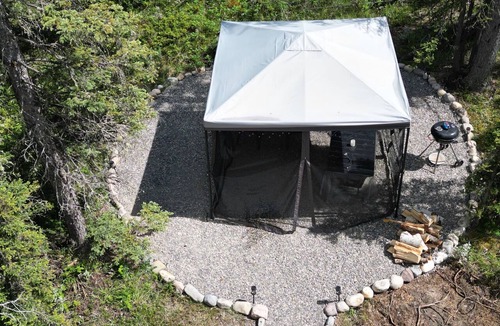 Bragg Creek House | Luxury Riverside Dome with Private Bathroom Near Bragg Creek