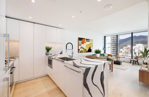 Central Lonsdale Apartment | Luxury Stay in North Vancouver