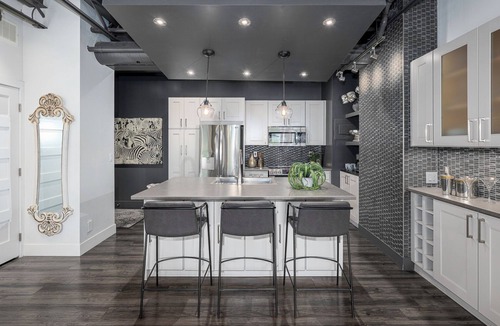 Kelowna Central Business District Hotel | Luxury Waterfront Penthouse -Downtown Kelowna!