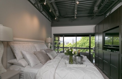 Kelowna Central Business District Hotel | Luxury Waterfront Penthouse -Downtown Kelowna!