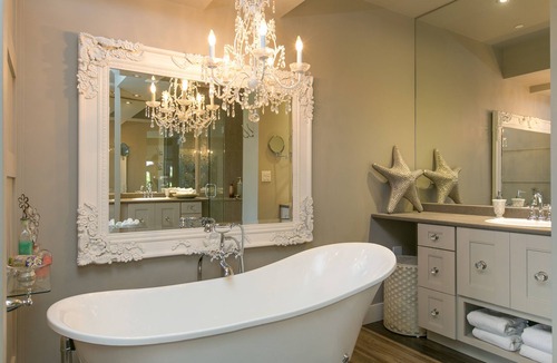 Kelowna Central Business District Hotel | Luxury Waterfront Penthouse -Downtown Kelowna!