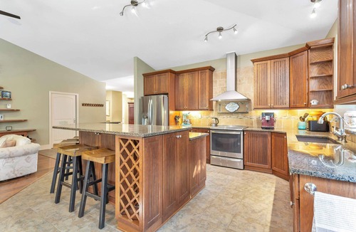 Markerville Villa | Luxury "west country" cottage retreat the woods