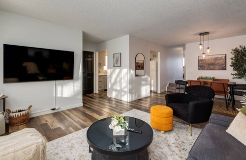 Northwest Calgary House | "Majestic"10 mins to YYCAirport!