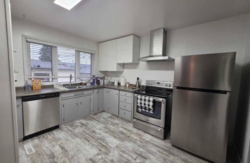 Jasper Place House | Maple Heaven Retreat near West Edmonton Mall
