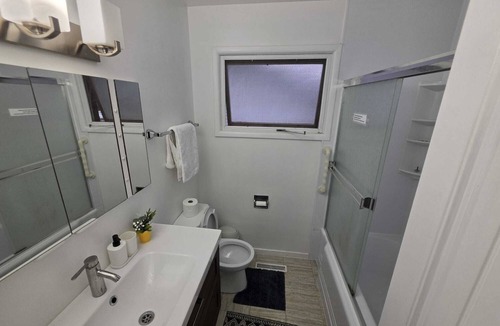 Jasper Place House | Maple Heaven Retreat near West Edmonton Mall