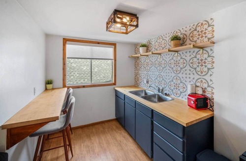 Banff House | Massive Mountain House in heart of BANFF-Sleeps 23